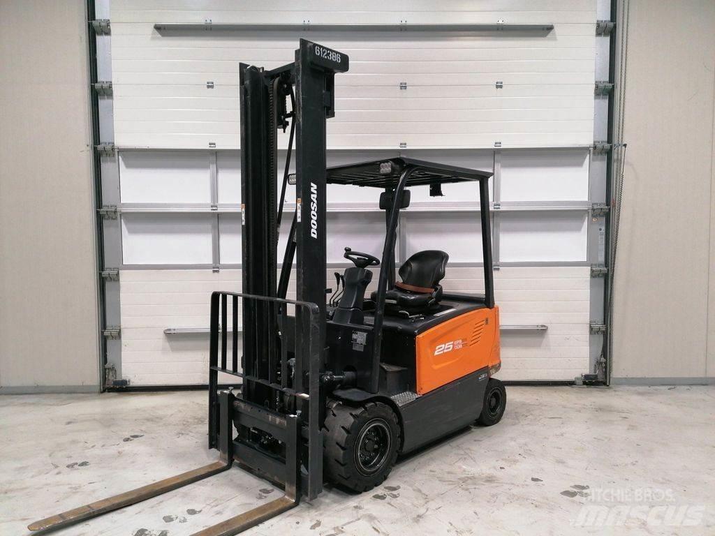 Doosan B25X-7 Empilhadores eléctricos