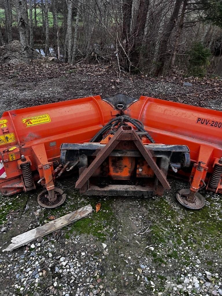 Pronar PUV 2800 Lâminas de neve e arados