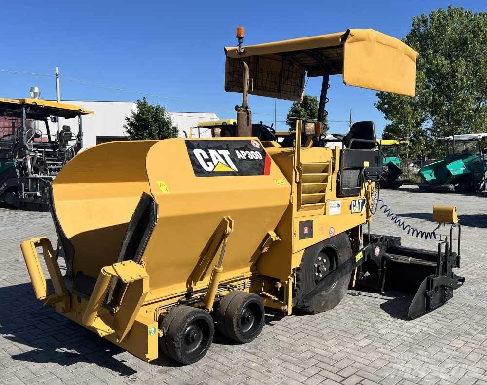 CAT AP 300 Espalhadoras de asfalto