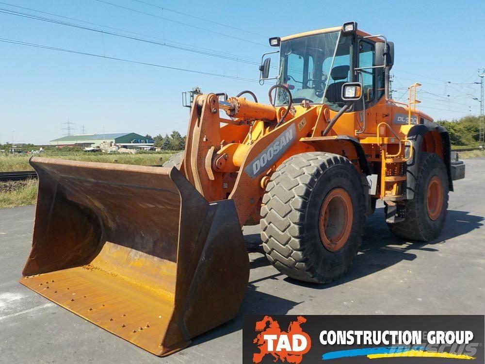 Doosan DL 300 Carregadeiras de rodas