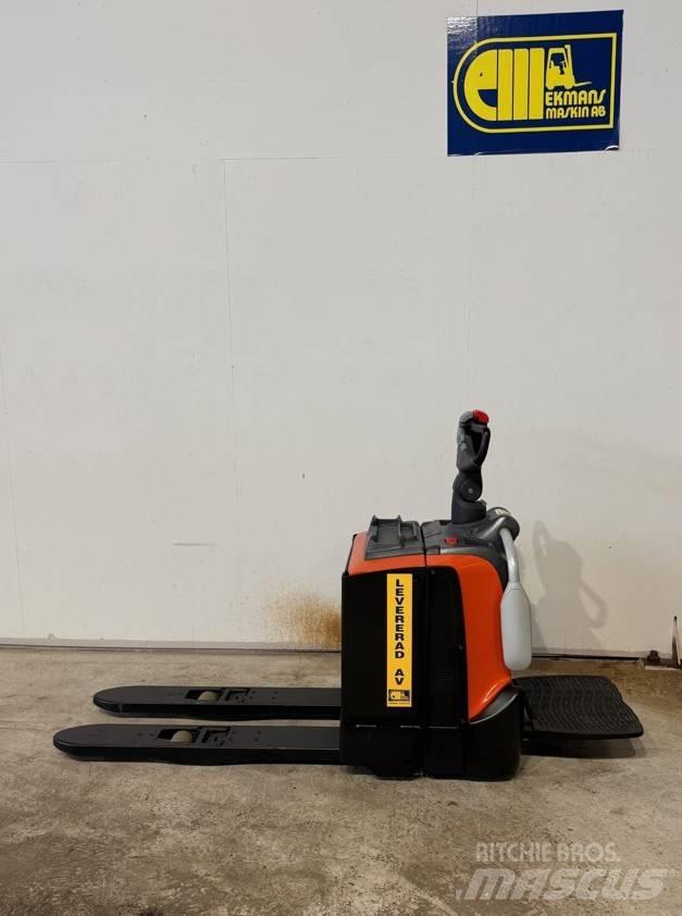 BT truck LPE200 Porta-paletes com plataforma