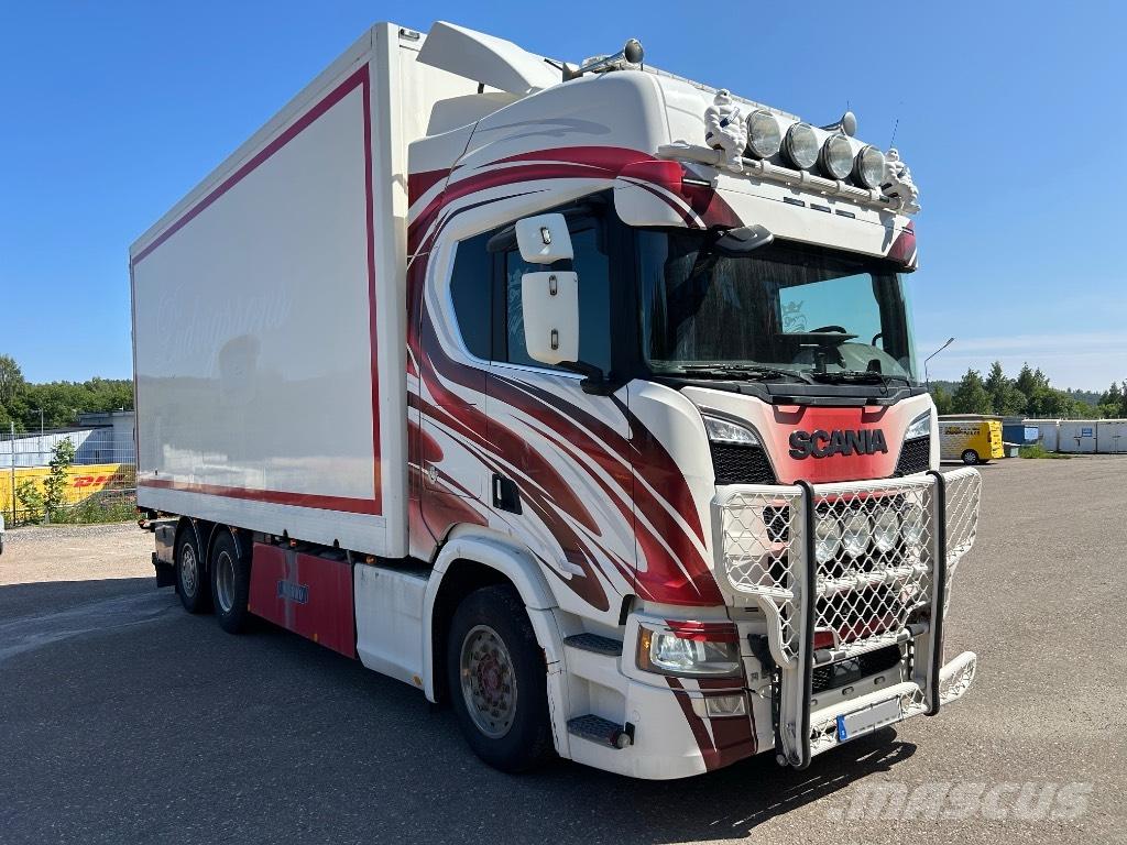 Scania R 650 Caminhões de caixa fechada