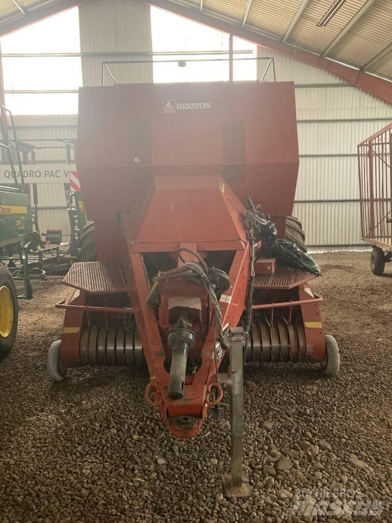 Hesston 4900 Enfardadeira de fardos quadrados