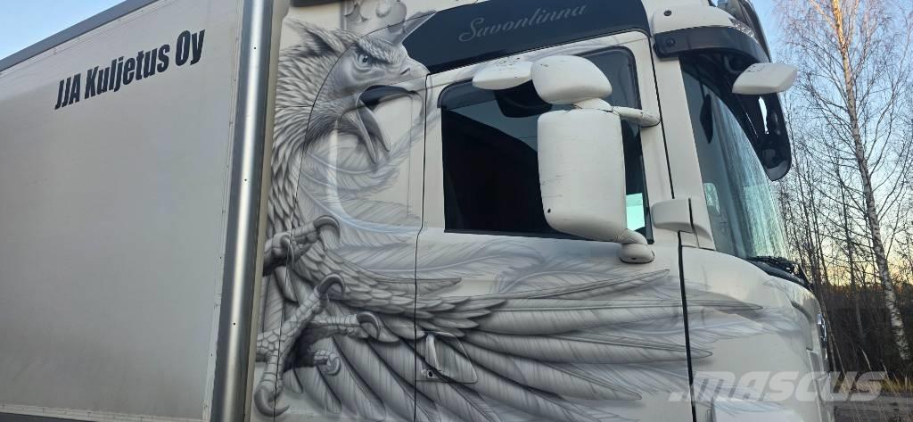 Scania R 360 Caminhões de caixa fechada