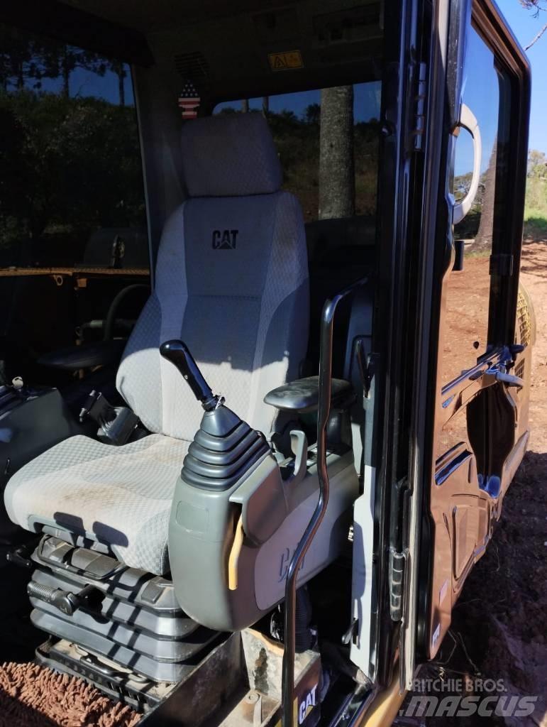 CAT 320D2 Escavadeiras de esteiras