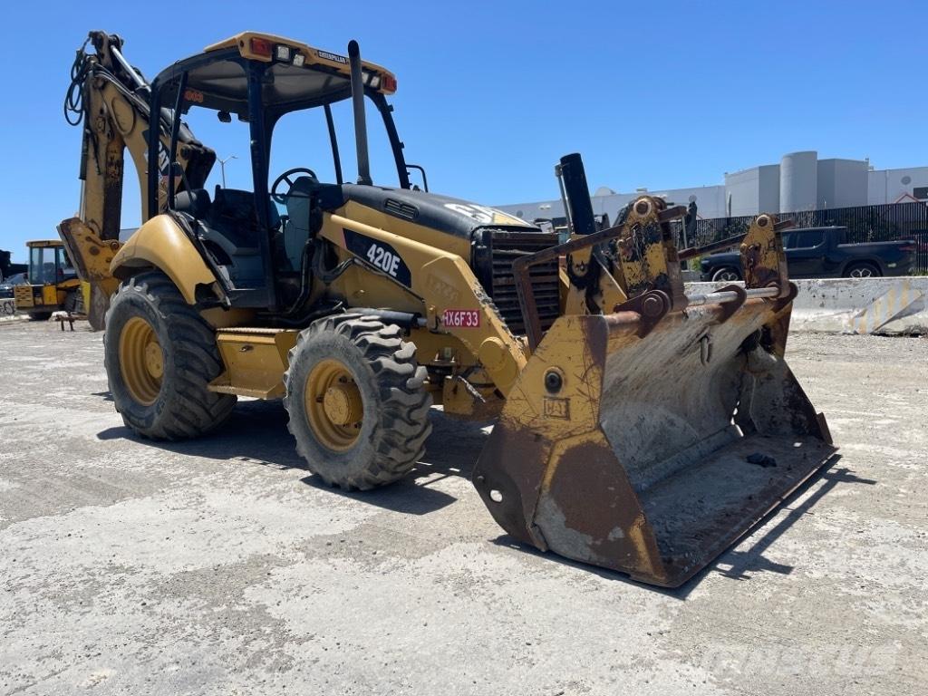 CAT 420E Retroescavadeiras