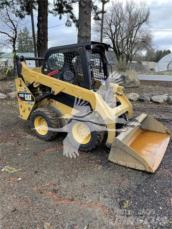 CAT 242D Minicarregadeiras