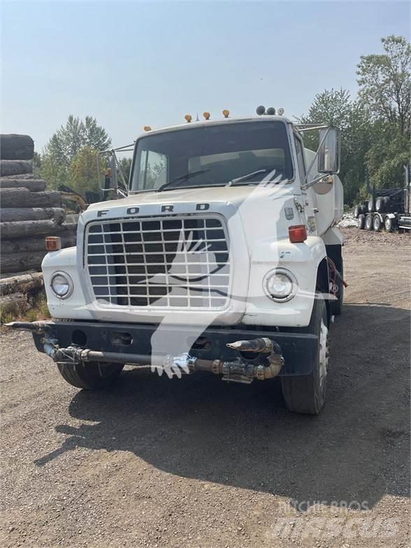Ford 8000 Auto-tanques