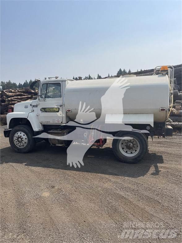 Ford 8000 Auto-tanques