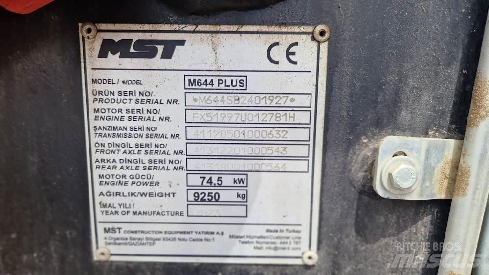 MST M644 PLUS Retroescavadeiras