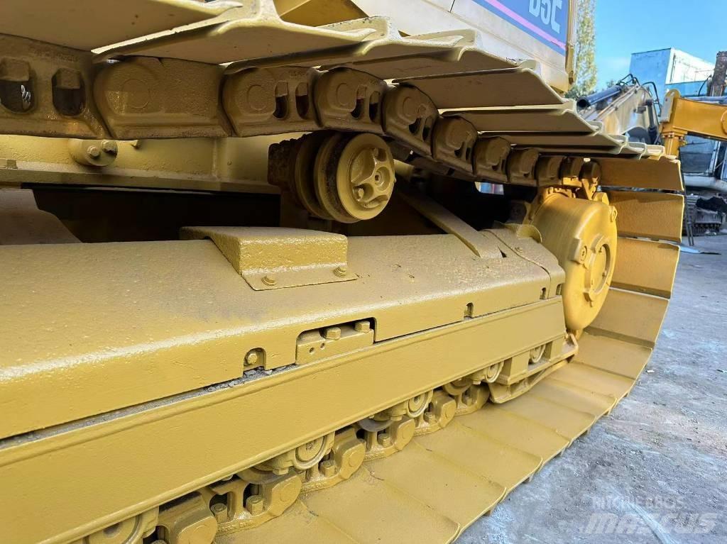 CAT D 5 C Dozers - Tratores rastos