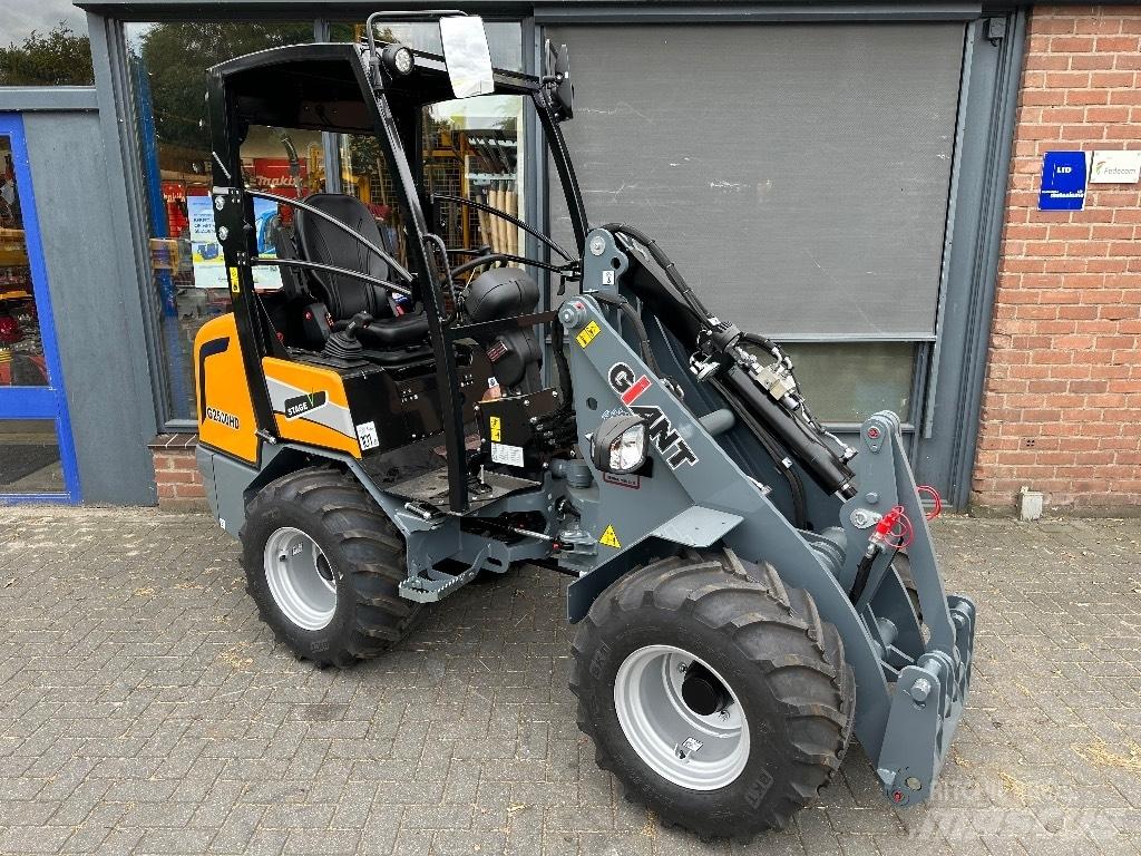 GiANT G2500HD Carregadora multifunções