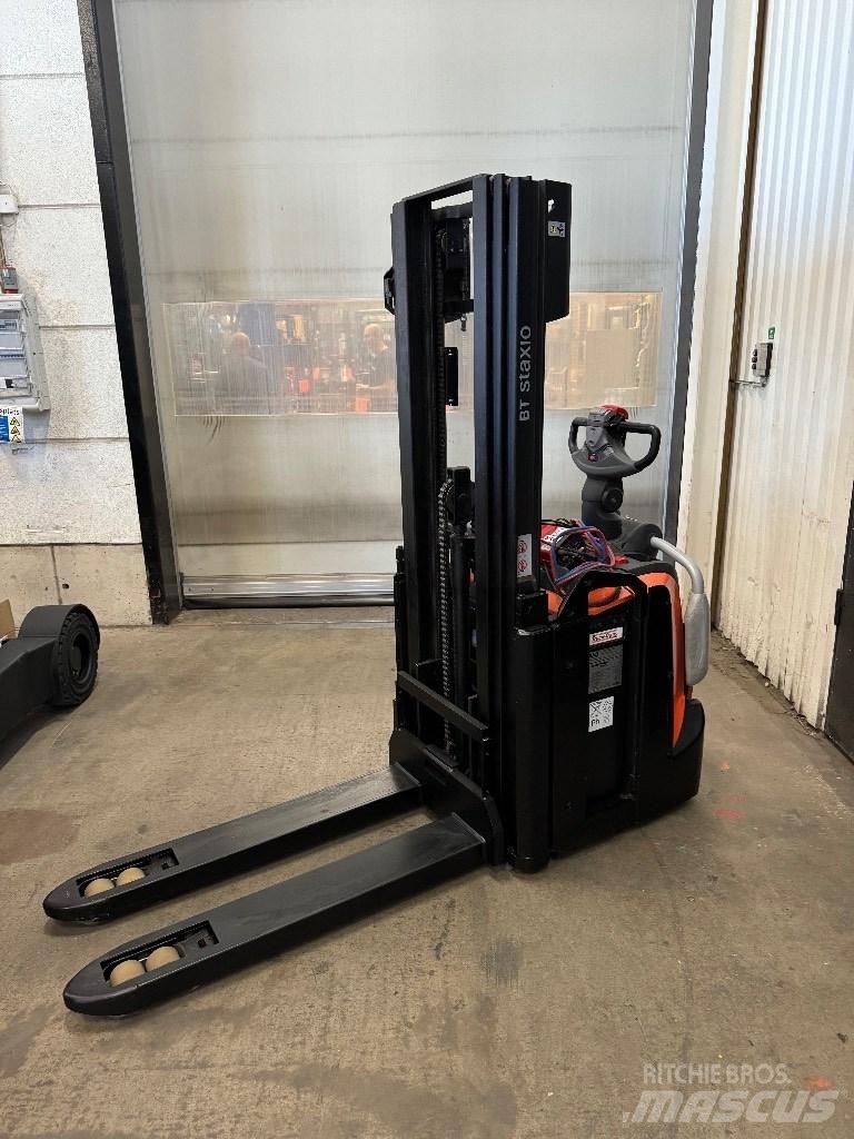 Toyota SPE120L Empilhador para operador externo