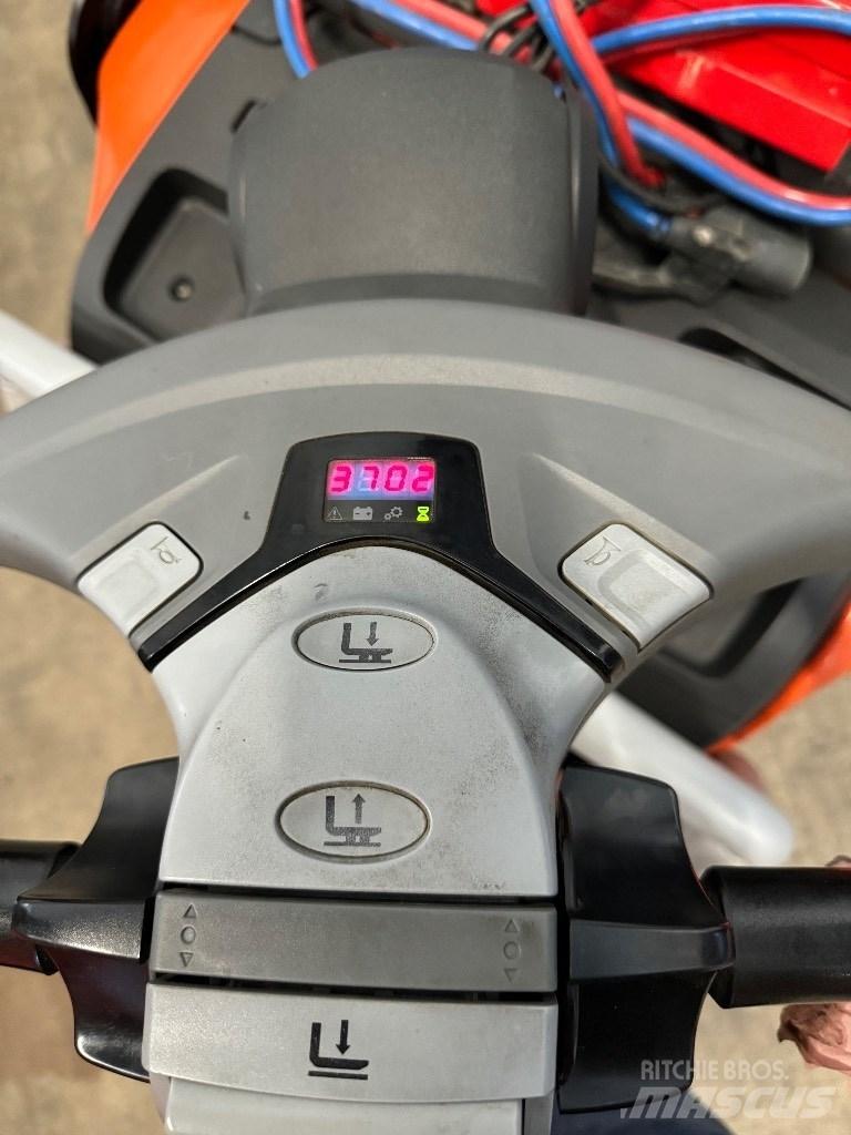 Toyota SPE120L Empilhador para operador externo