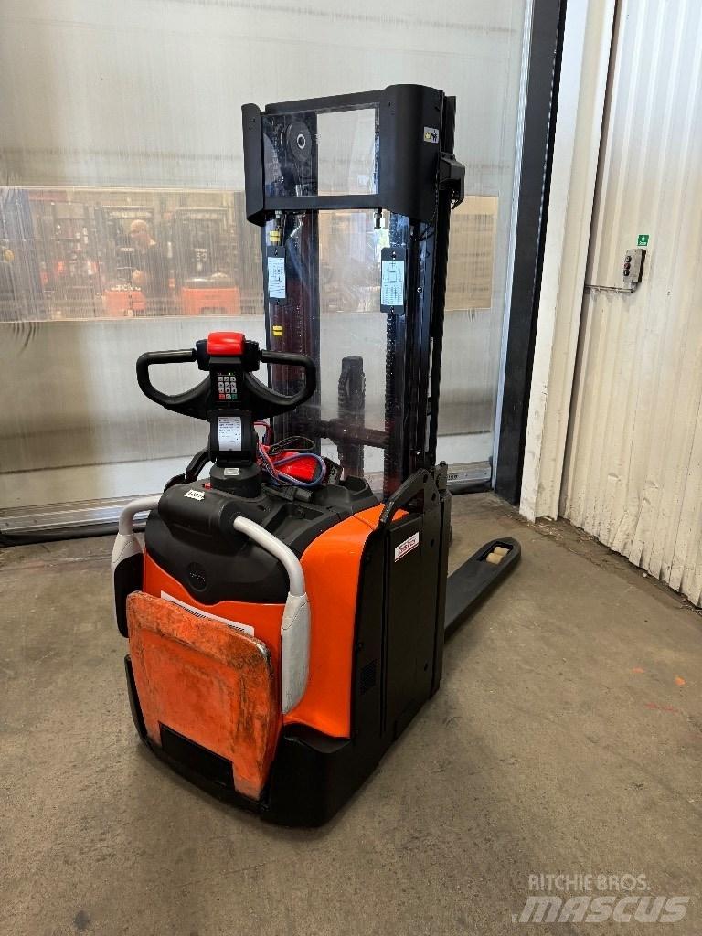 Toyota SPE120L Empilhador para operador externo