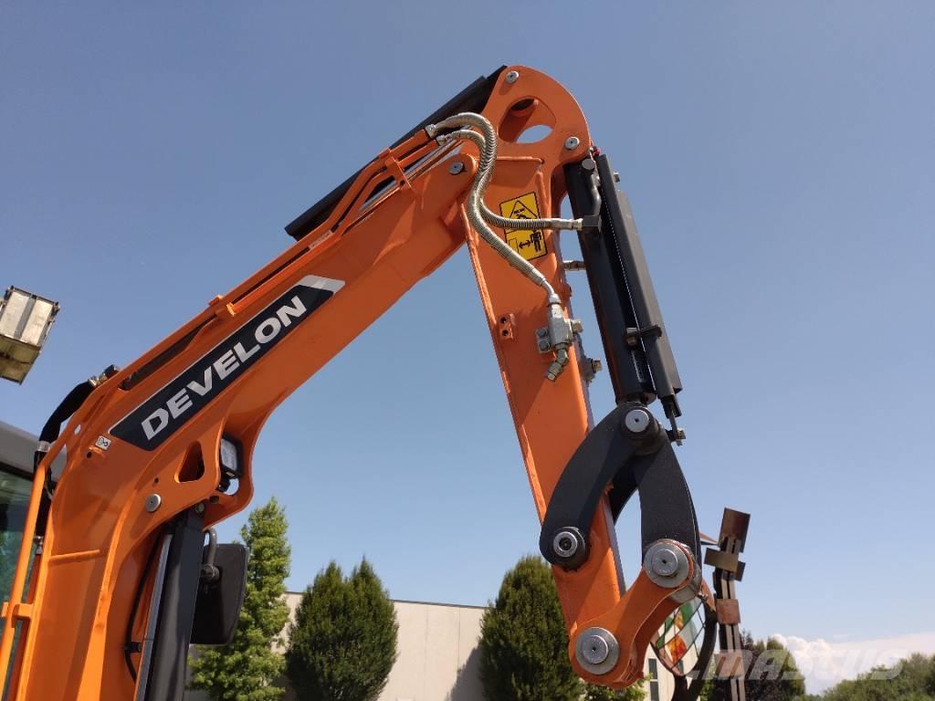 Develon DX 27 Z-7 Miniescavadeiras