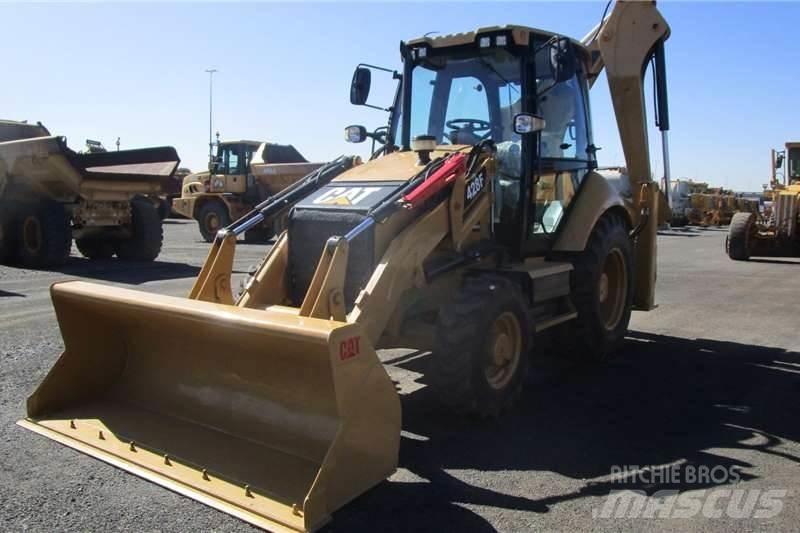 CAT 428F Retroescavadeiras