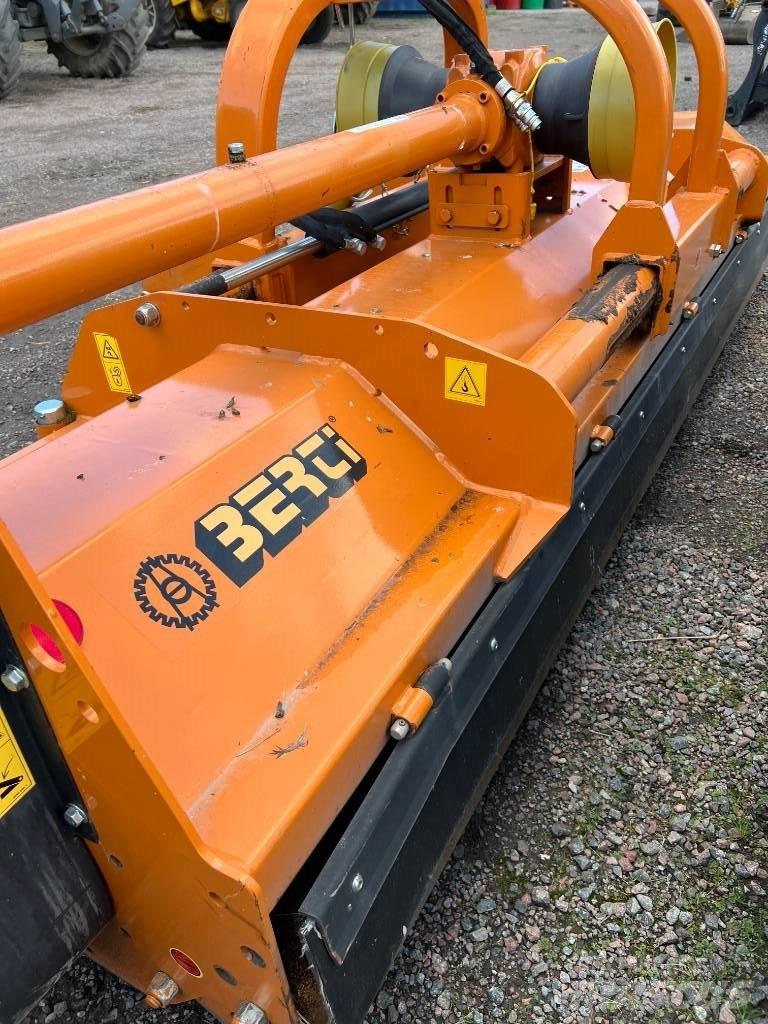 Berti EKR-S 300 Gadanheiras e cortadores de folhas para pastos