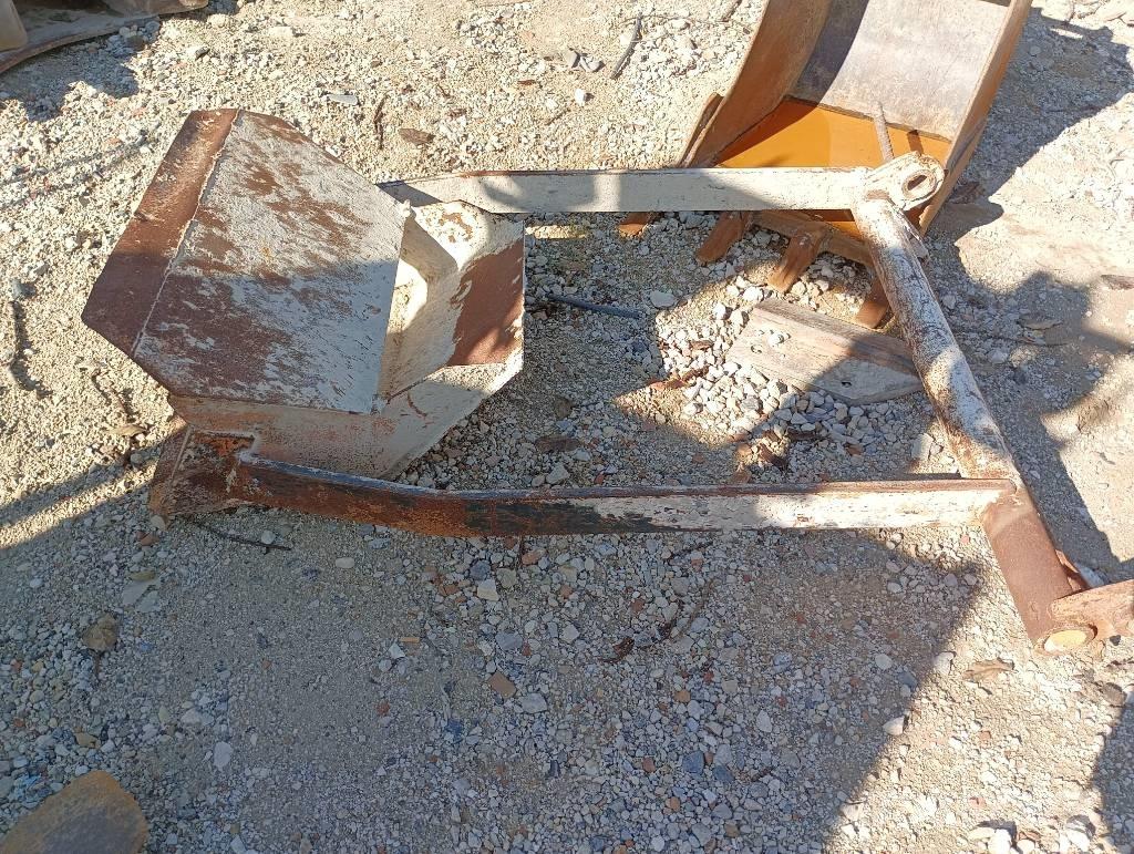 Ausa 500 RMX X4 Camiőes basculantes rígidos