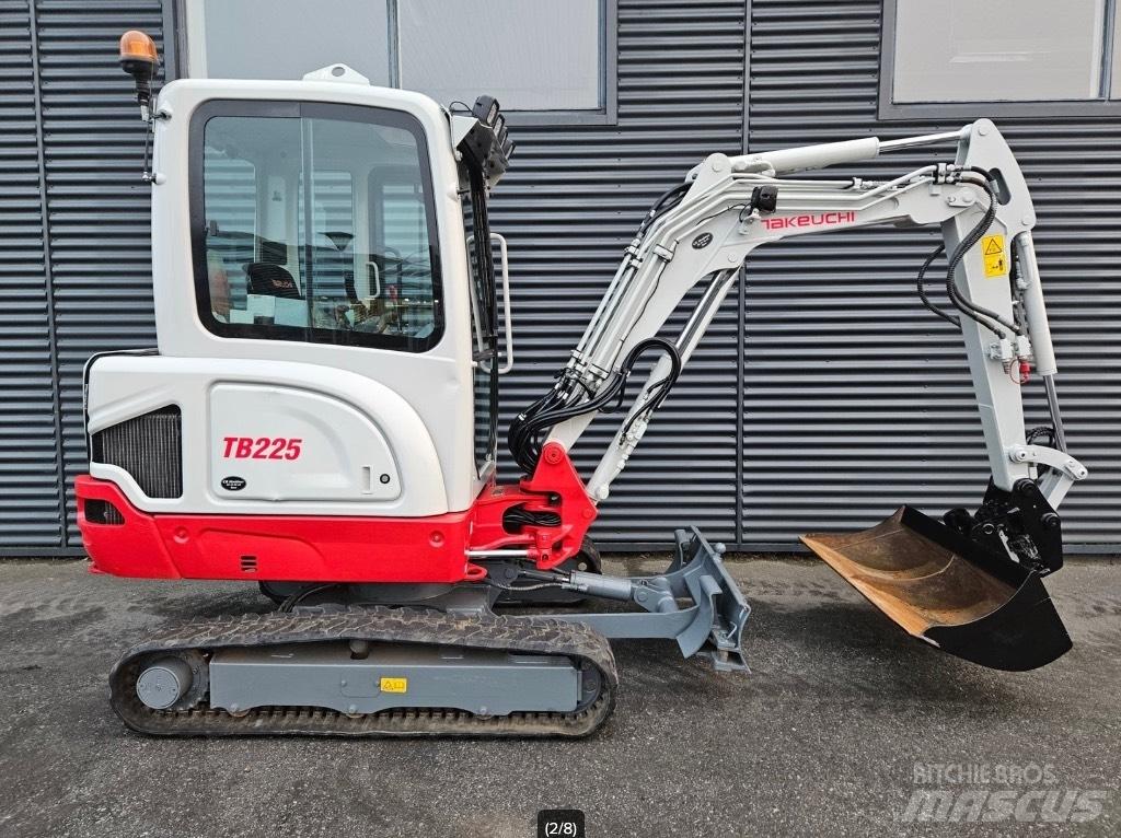 Takeuchi TB 225 Miniescavadeiras