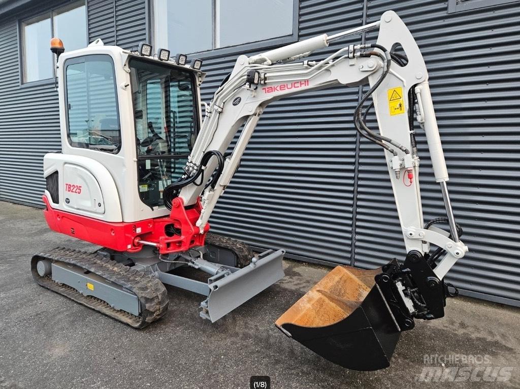Takeuchi TB 225 Miniescavadeiras