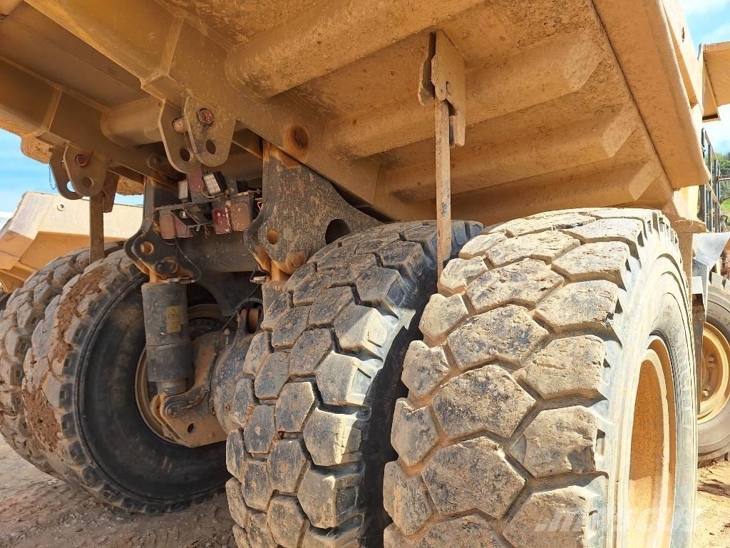 Komatsu HD605-7EO Camiőes basculantes rígidos