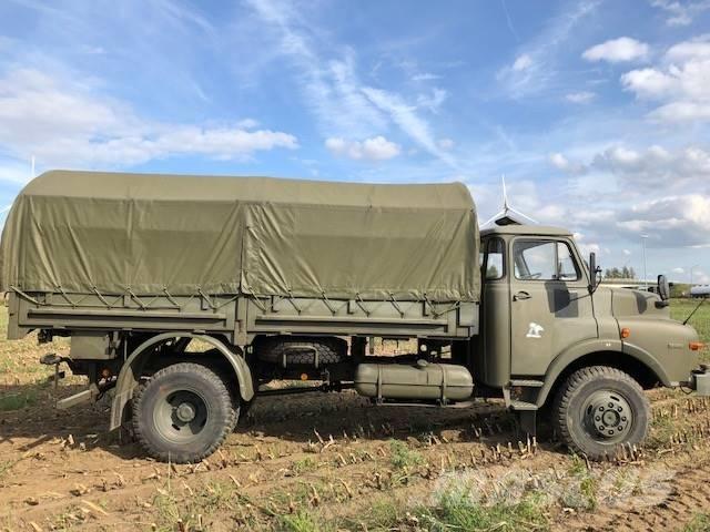 MAN 11-136 4T 4x4 Caminhões de caixa fechada
