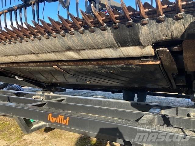 MacDon FD135 Ceifeiras debulhadoras compactas