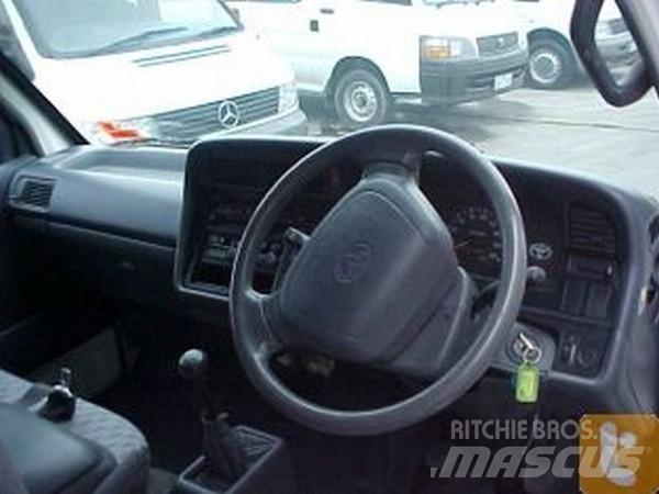Toyota HIACE RZH103R Carrinhas de caixa fechada