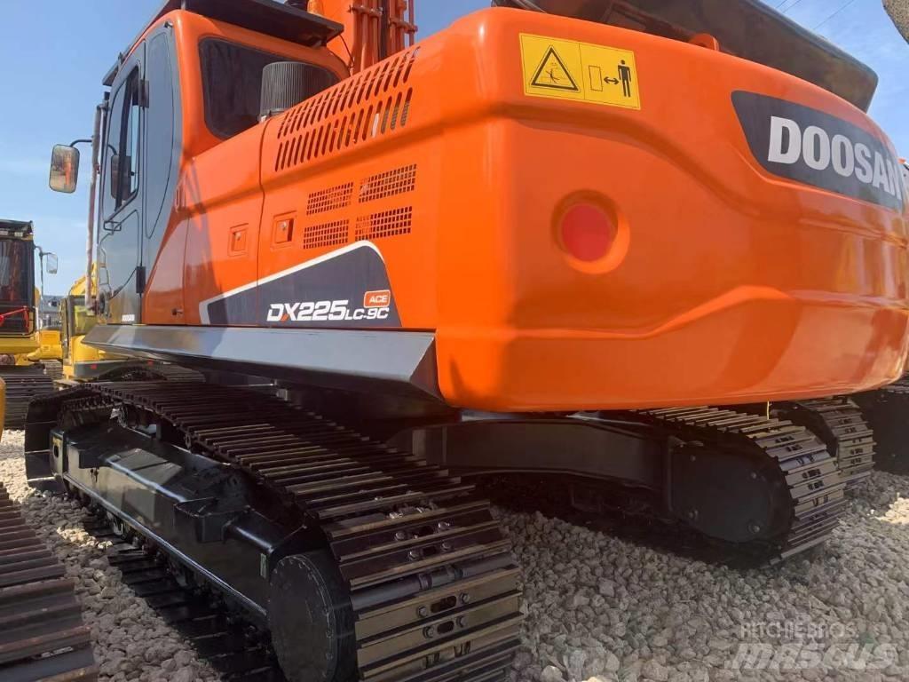 Doosan DX 225 Escavadeiras de esteiras