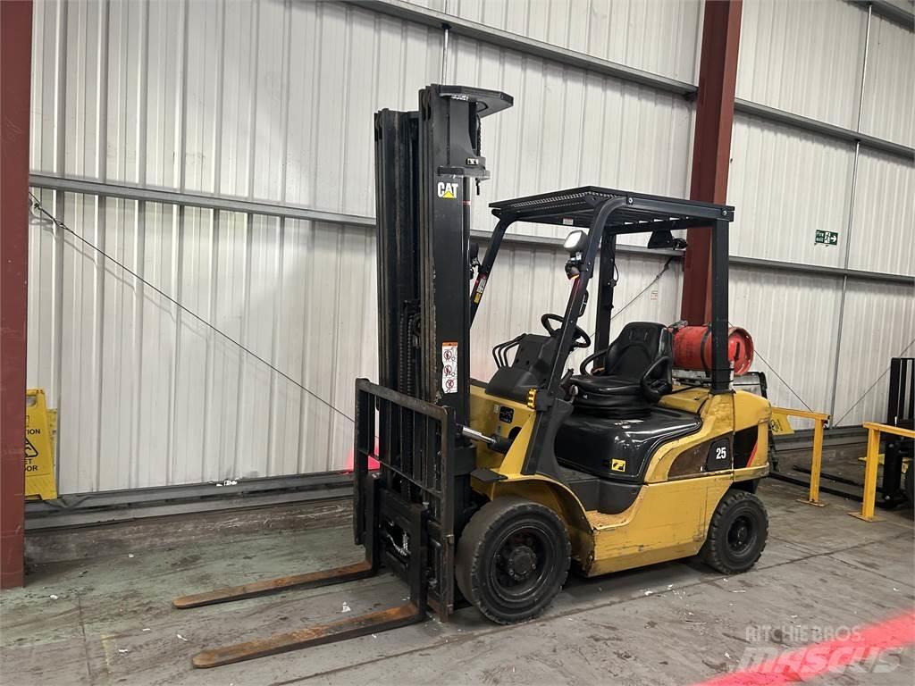 CAT GP25NT Empilhadores a gás