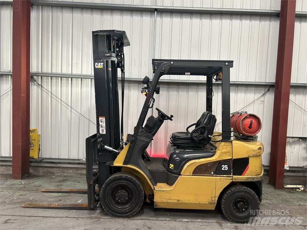 CAT GP25NT Empilhadores a gás