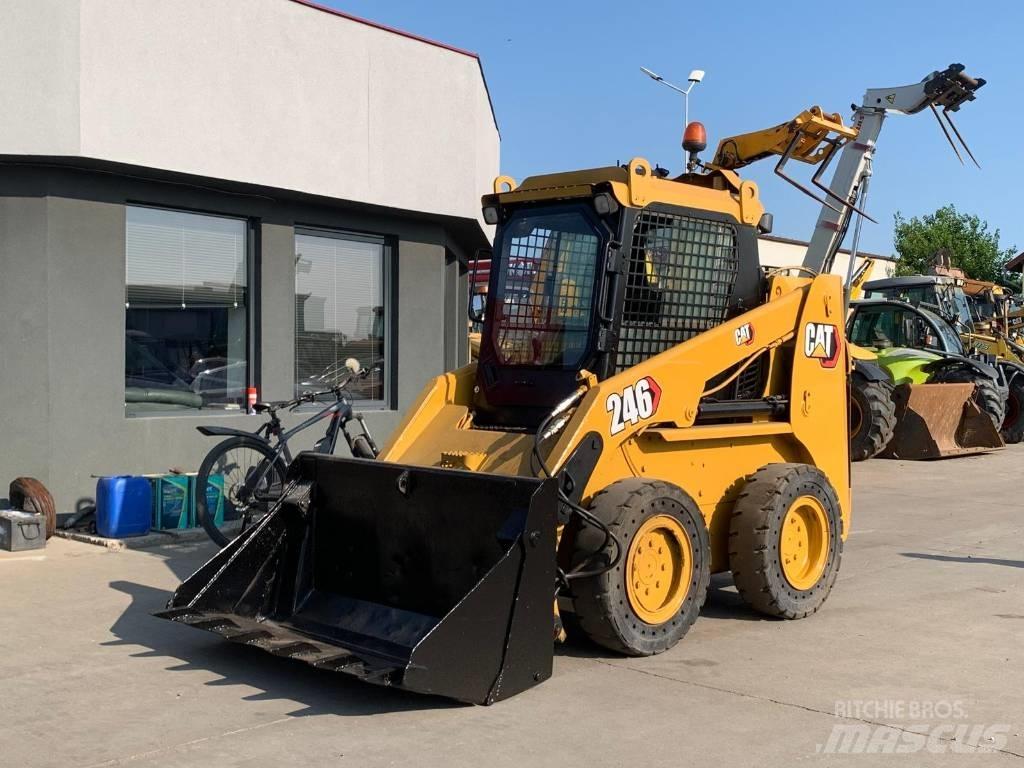 CAT 246 Minicarregadeiras