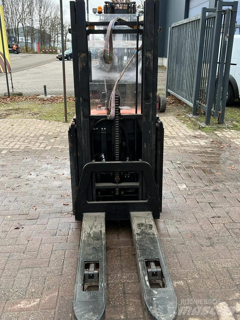 BT SPE 125 Empilhador para operador externo