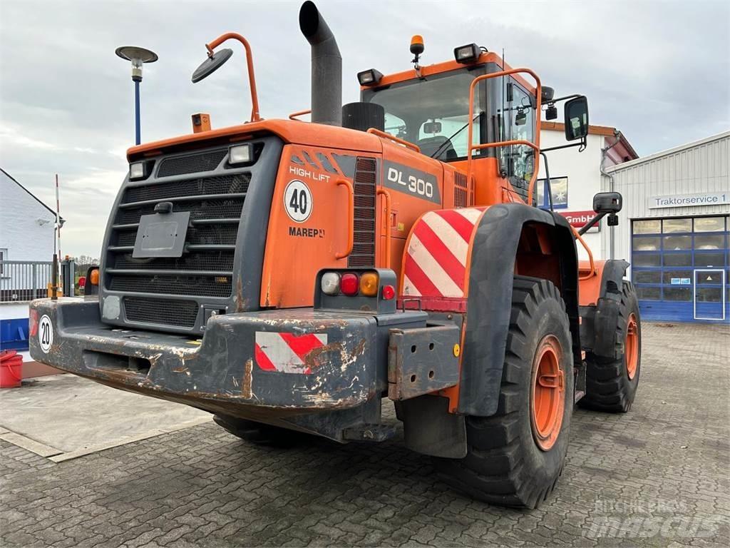 Doosan DL 300 Carregadeiras de rodas