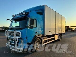 Volvo FM Caminhões de caixa fechada