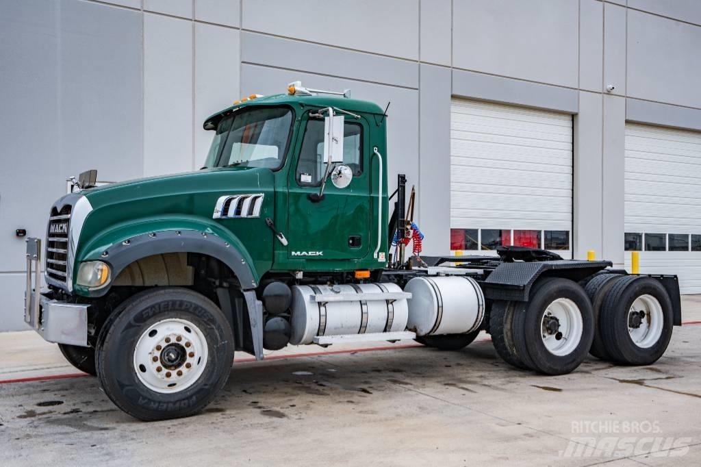 Mack Granite Cavalos Mecânicos