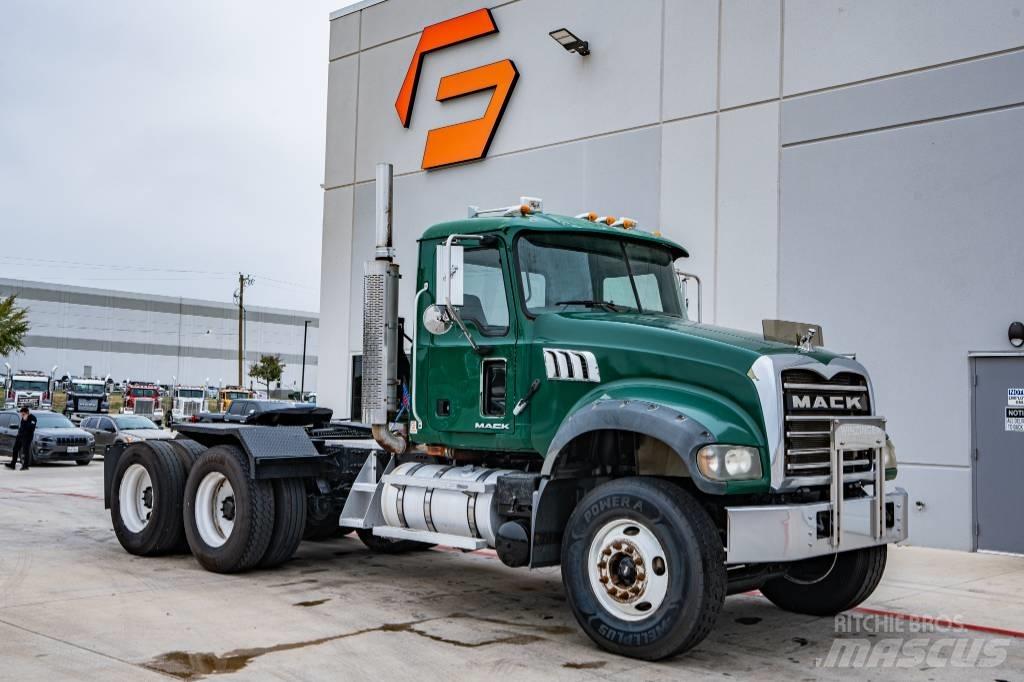 Mack Granite Cavalos Mecânicos