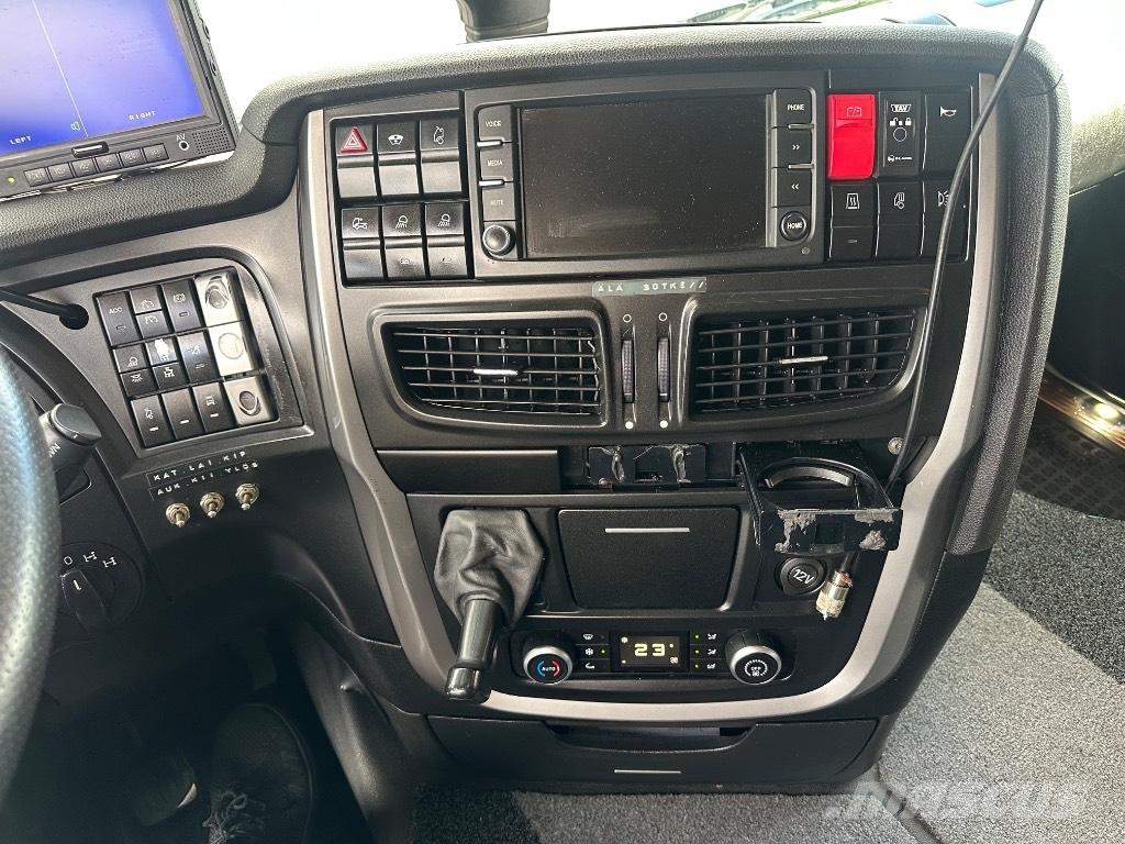 Iveco Stralis 8x4*4 Camiões Ampliroll