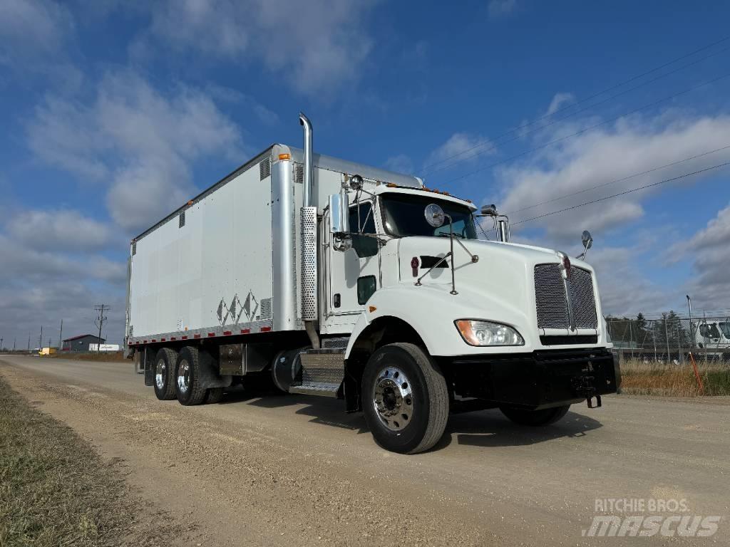 Kenworth T 440 Caminhões de caixa fechada