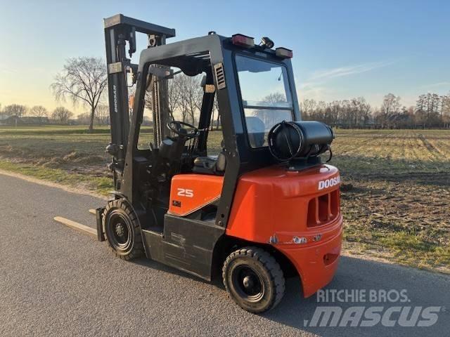 Doosan G 25 G Empilhadores a gás