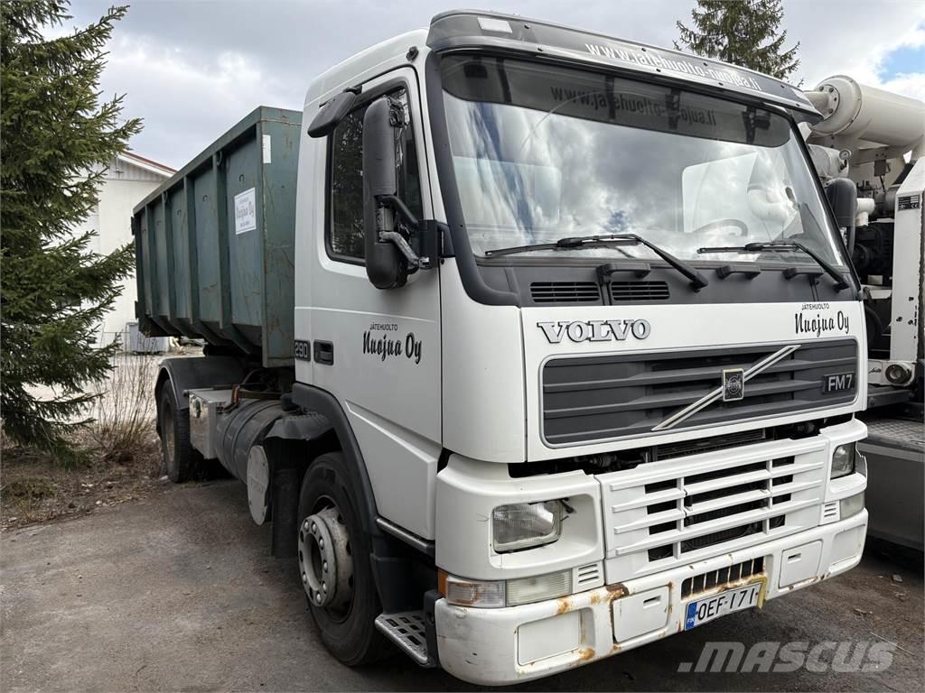 Volvo FM7 Camiões caixa desmontável com elevador de cabo