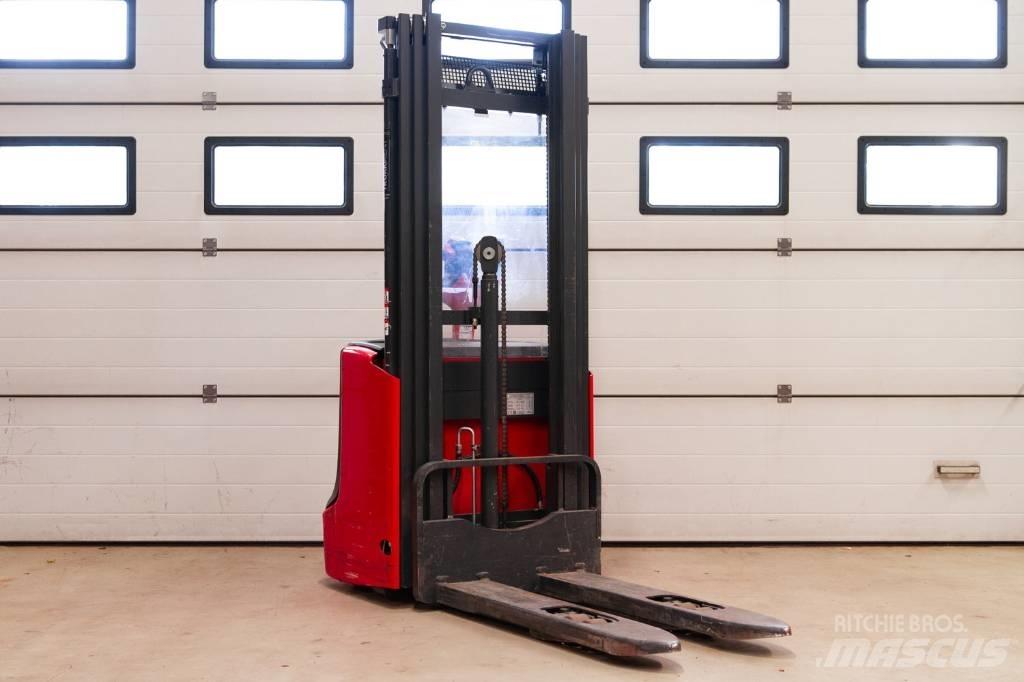 Linde L 12 Empilhador para operador externo