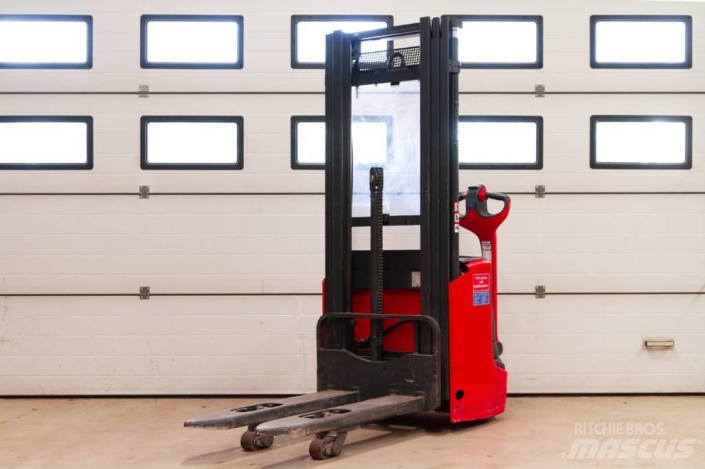 Linde L 12 Empilhador para operador externo