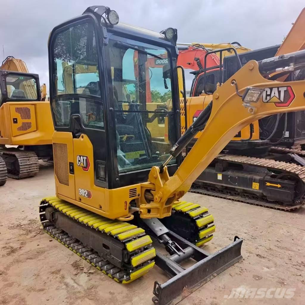 CAT 302 Miniescavadeiras