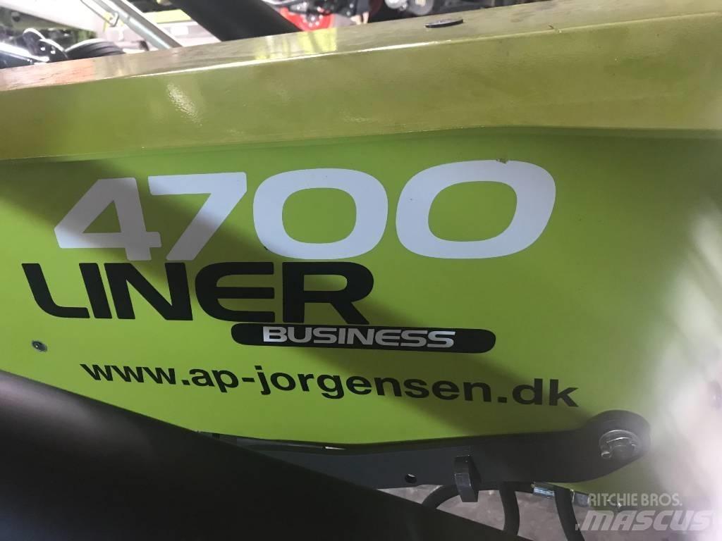 CLAAS Liner 4700 Ancinho virador