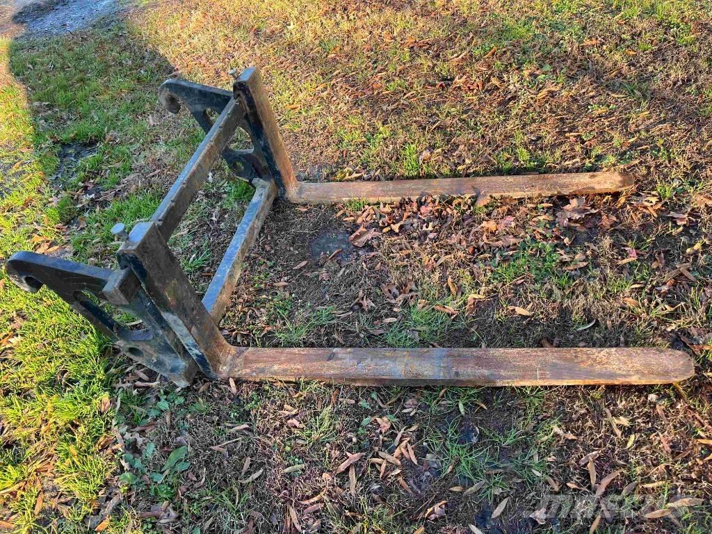 CAT 908M Carregadeiras de rodas