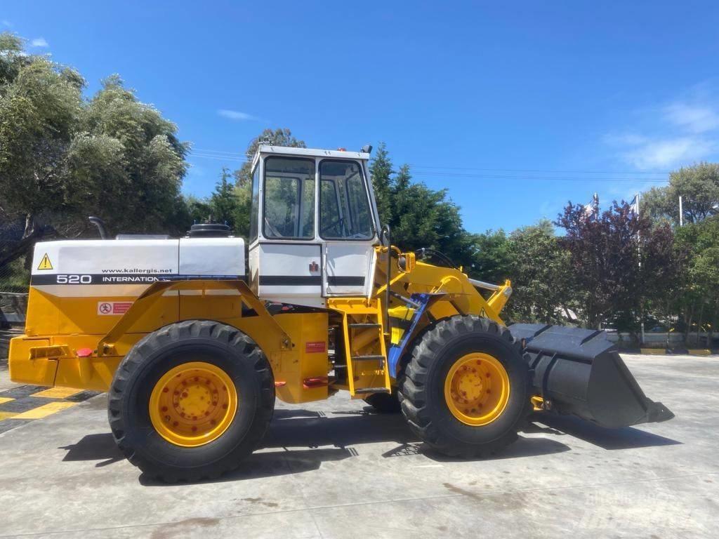 International 520A Carregadeiras de rodas