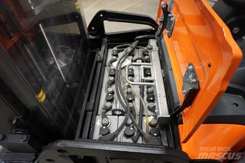 Toyota SPE160L Empilhador para operador externo