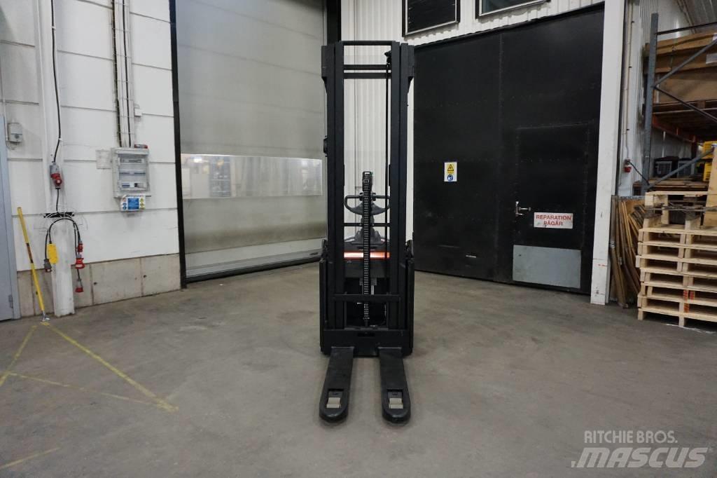 Toyota SPE160L Empilhador para operador externo